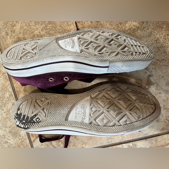 Converse Women’s Low-Top bold Sneakers in Burgundy - Picture 5 of 6
